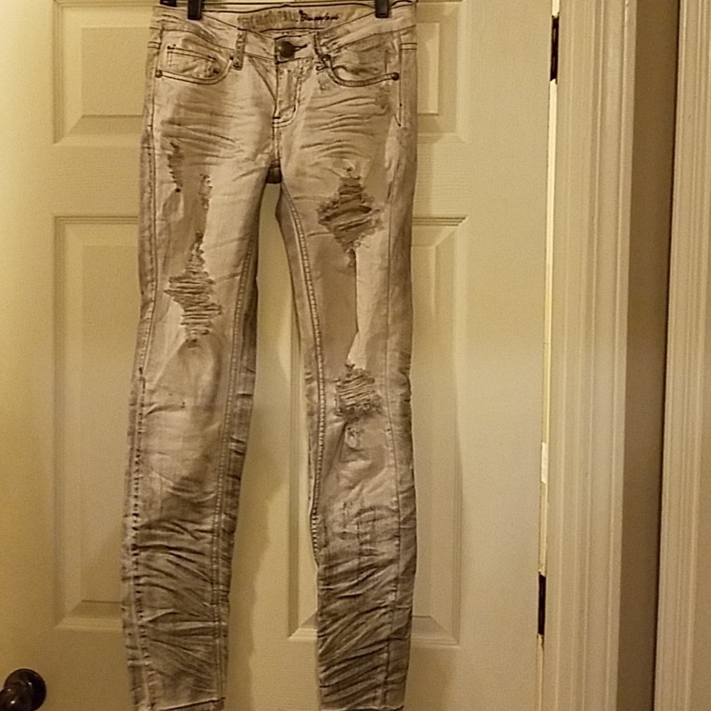 Distressed Fitting Jeans/Jeggings Style